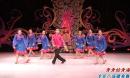 杨艺张春丽广场舞 雪山下的情歌 背身动作演示 2014创意广场舞蹈下载