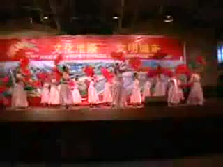 群舞《万紫千红》由(涪陵金菊艺术团文艺演出)