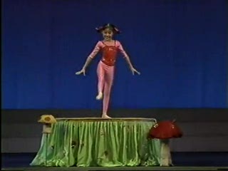 《采蘑菇的小姑娘》柔术转毯 演员:孙佳音(小米粒)