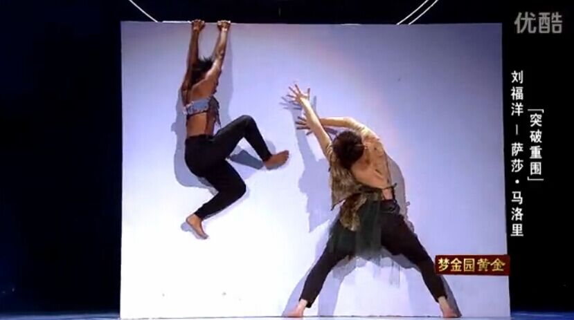 Ů˫ִ ͻΧ Sasha Mallory ֶԿ